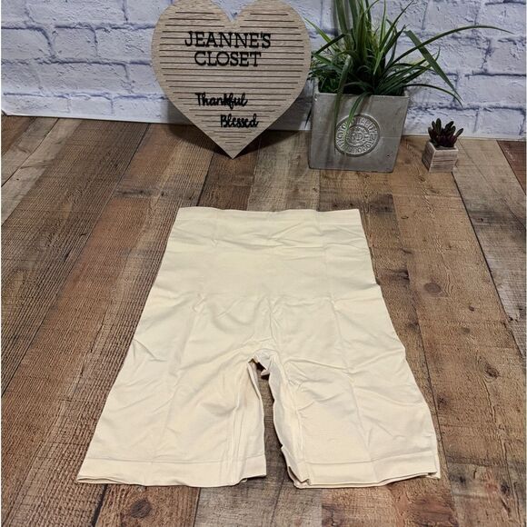 YUMMIE womens size L tan ultralight  shaping seamless shapewear shorts NWT - Picture 4 of 10